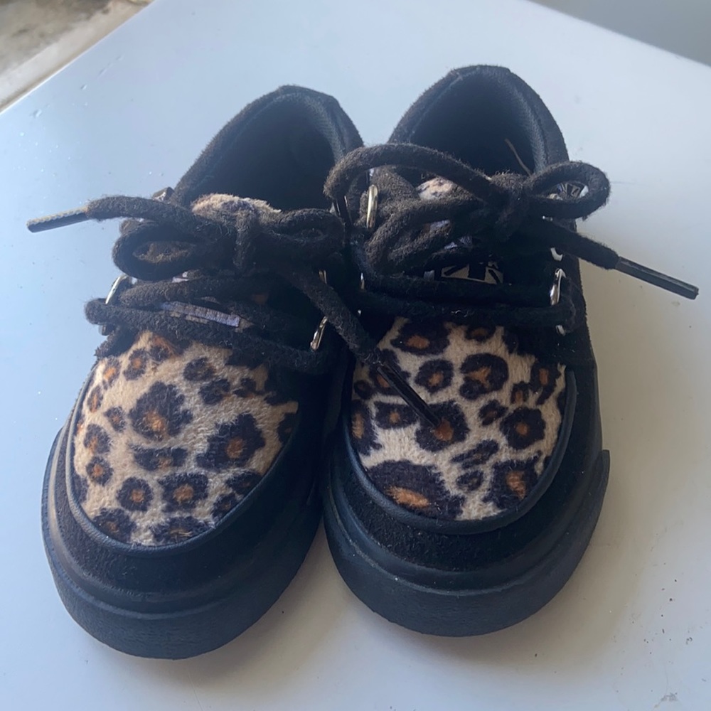 T.U.K leopard shoes size US 6